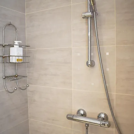 Luxembourg Garden Apartment *